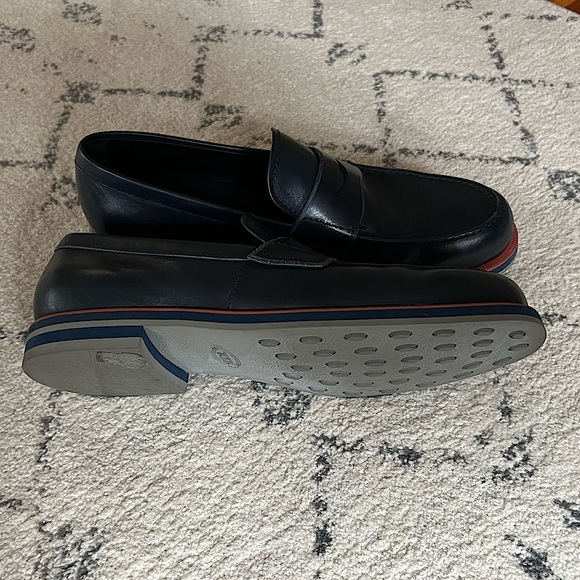 TODs Men’s navy loafers - Picture 4 of 11